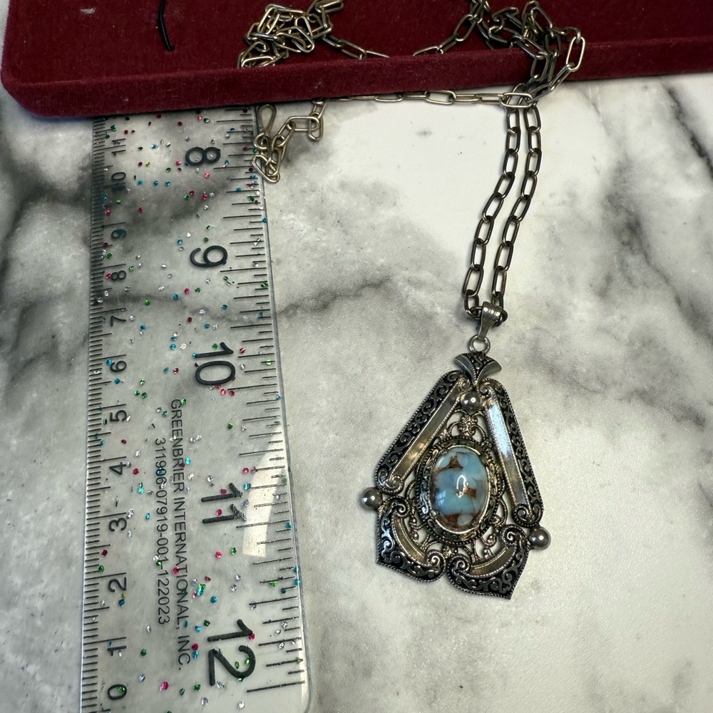 Elegant Silver Pendant Necklace